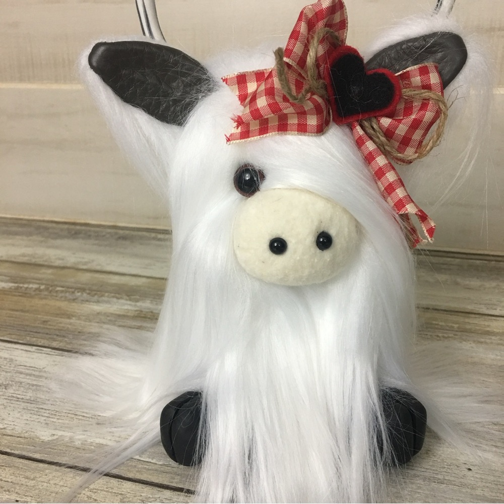 🚫SOLD🚫 Valentine’s Day White Highland Cow Gnome Coo Tiered Tray Decor - Picture 6 of 11